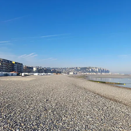 L'albizia A 20m De La 3eme Etage, Renove, 2 Personnes Et Animaux - Wifi