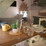 L'albizia A 20m De La 3eme Etage, Renove, 2 Personnes Et Animaux - Wifi مير-لي-بان