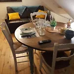 L'albizia A 20m De La 3eme Etage, Renove, 2 Personnes Et Animaux - Wifi شقة *