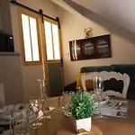 L'albizia A 20m De La 3eme Etage, Renove, 2 Personnes Et Animaux - Wifi شقة