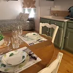 L'albizia A 20m De La 3eme Etage, Renove, 2 Personnes Et Animaux - Wifi شقة مير-لي-بان