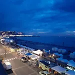 L'albizia A 20m De La 3eme Etage, Renove, 2 Personnes Et Animaux - Wifi شقة