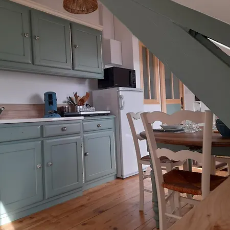 L'albizia A 20m De La 3eme Etage, Renove, 2 Personnes Et Animaux - Wifi