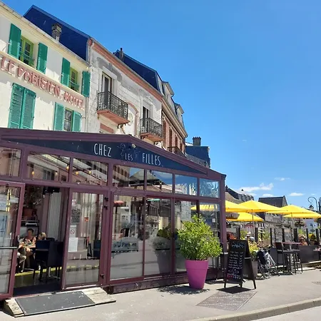 L'albizia A 20m De La 3eme Etage, Renove, 2 Personnes Et Animaux - Wifi شقة مير-لي-بان